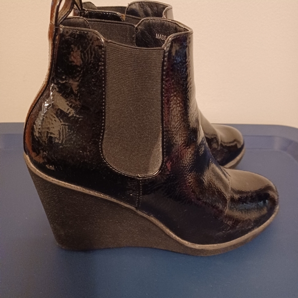 Womens Patent Leather Rain Boot - Picture 3 of 8